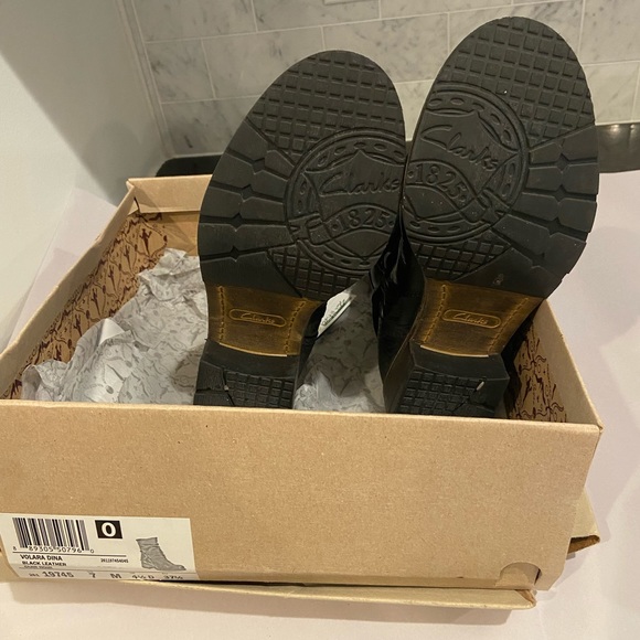 Clark Volara Dina black leather ladies boots size 7. Gentle Worn. - Picture 7 of 7